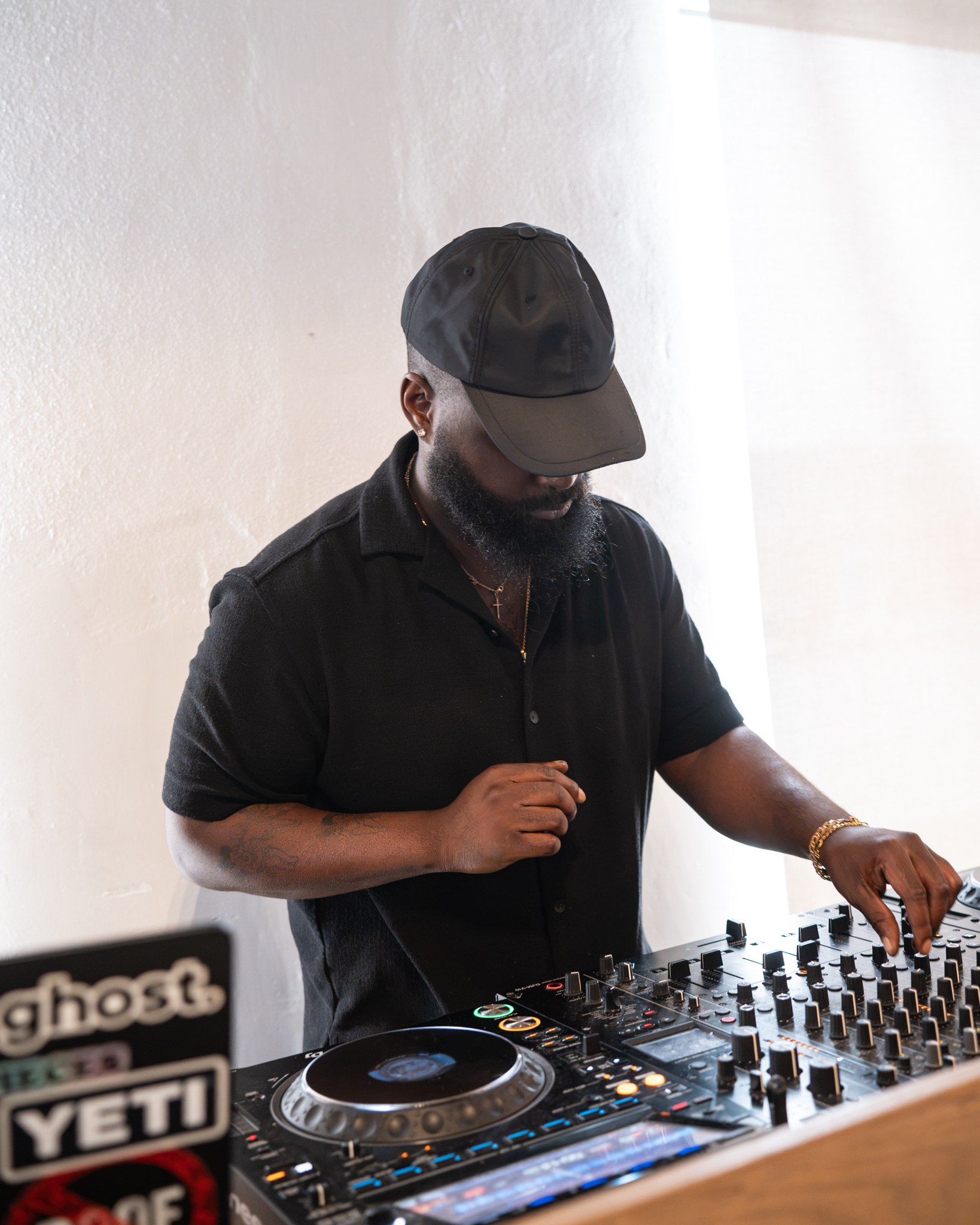 DJ set with good music all night